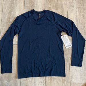 NWT Men’s Lululemon long sleeve shirt size SMALL